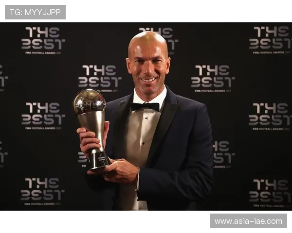 齐达内在尤文时期表现稳健，奠定世界级中场地位