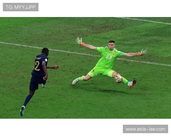 库尔图瓦与阿利松：门线扑救与出球组织风格对比分析