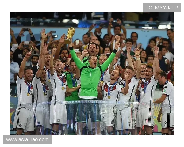 诺伊尔2014世界杯对阵阿尔及利亚封神之战解析 诺伊尔2014世界杯对阵阿尔及利亚封神之战解析